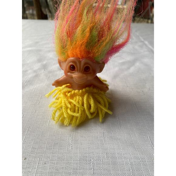 VTG Dam Troll Doll apx 3 in tall Neon rainbow hair red eyes, yarn Hula skirt EUC - Picture 1 of 13